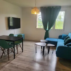 F3 2 1 Avec 1 Lit Simple Et 1 Avec 2 Lits Doubles , Clermont-Ferrand France